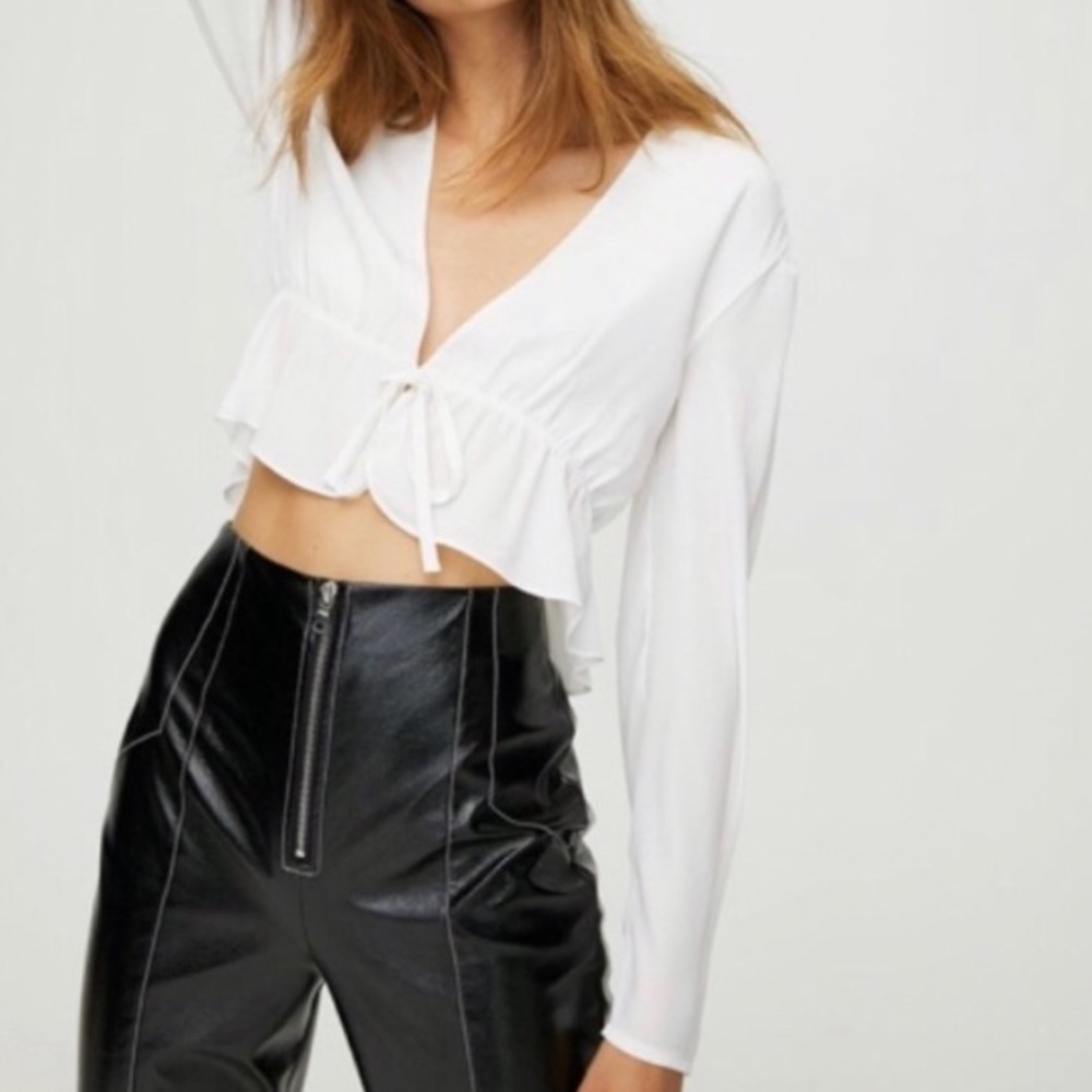 ✨BNWOT Aritzia Sunday Best Tie Front Longsleeve Top Blouse